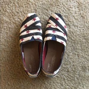 {SOLD} Toms flat size 6.5